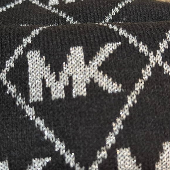 New MICHAEL KORS WOMEN DIAMOND METALLIC MK LOGO SCARF HAT SET BLACK SILVER - Picture 9 of 9
